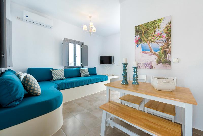White Harmony Suites Megalochori  Eksteriør billede